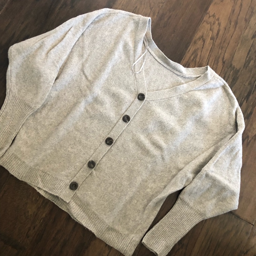 Sweater with buttons (reversible)